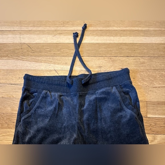 โจ Title: Fashion Nova Velour Tracksuit Set โ Luxe Comfort in Charcoal Gray ๐ค - Picture 5 of 6